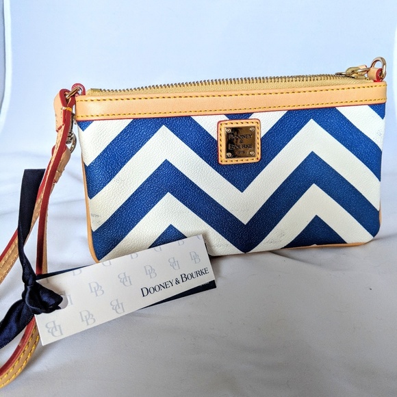 Dooney and Bourke Large Slim Wristlet - Picture 1 of 1